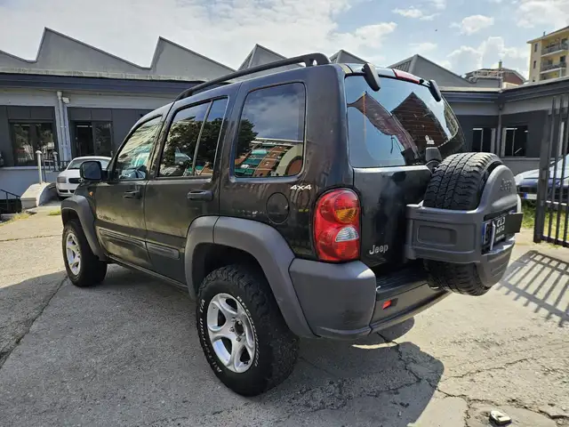 Jeep Cherokee view 5