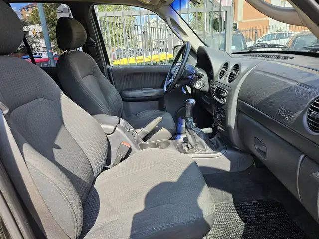 Jeep Cherokee view 10