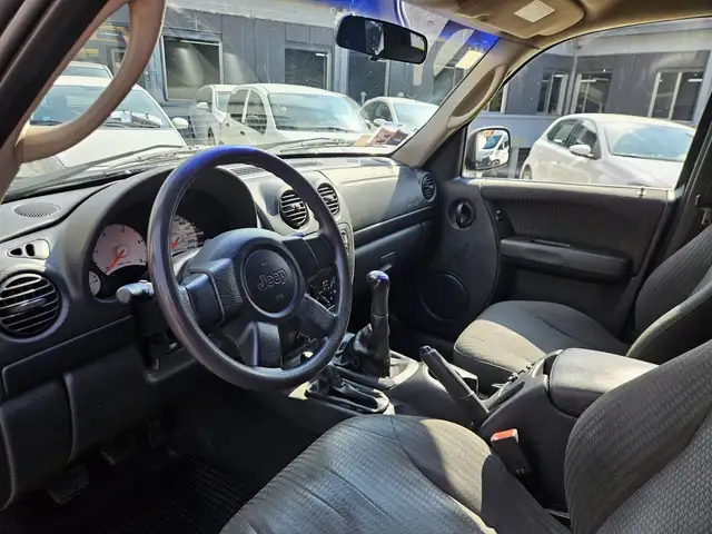 Jeep Cherokee view 6