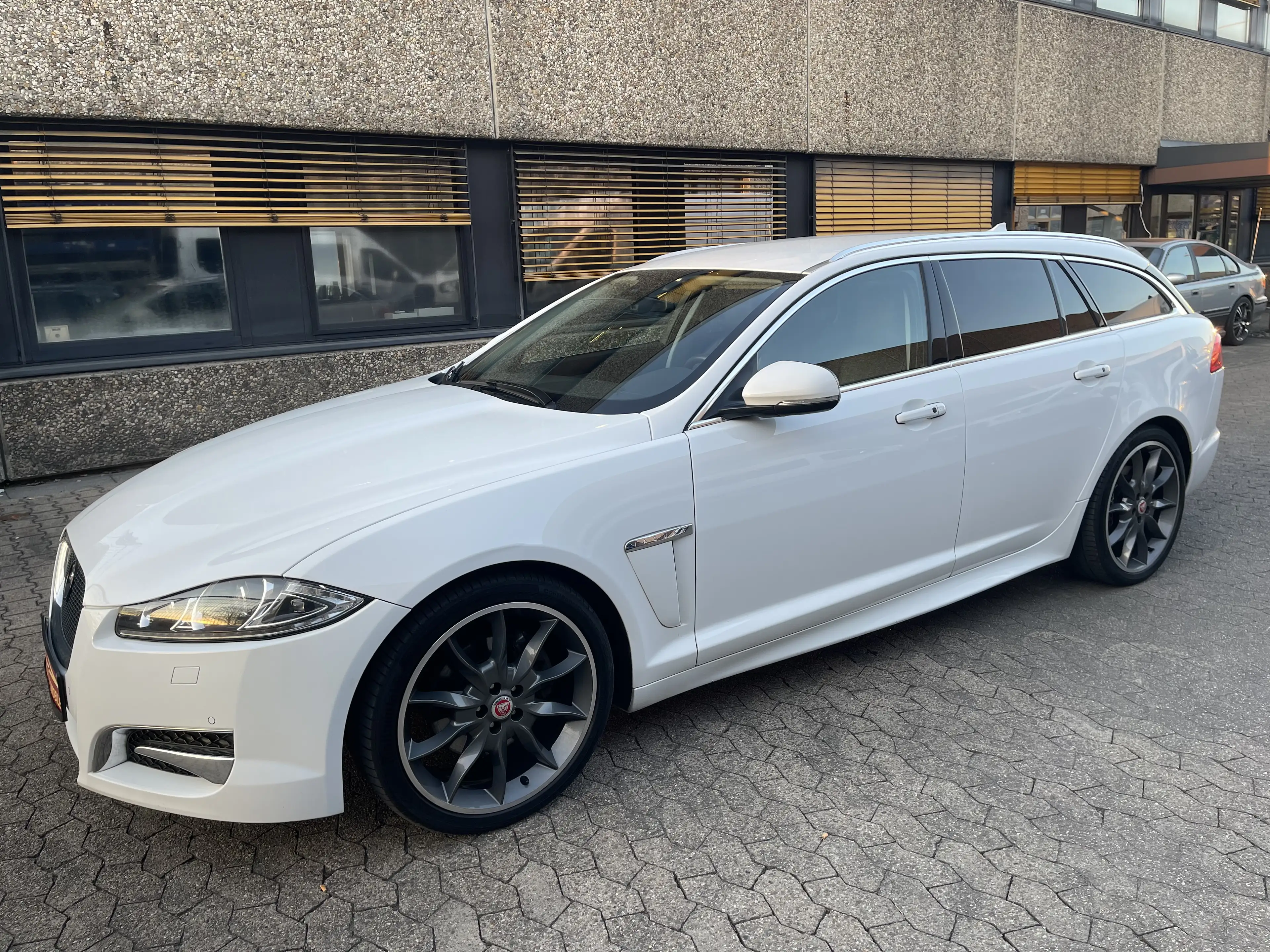 Jaguar XF 3.0 V6 Diesel Sportbrake R-Sport Voll Weiss 2.Hand — photo 6