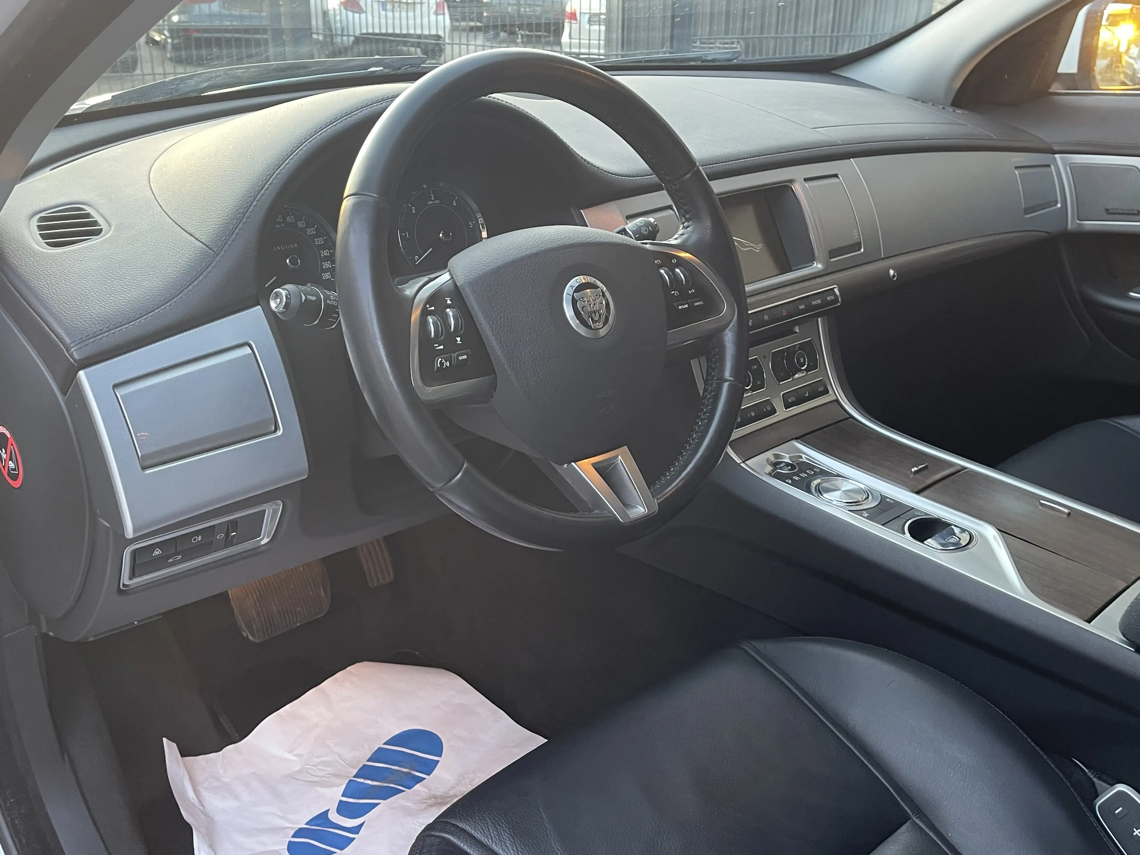 Jaguar XF 3.0 V6 Diesel Sportbrake R-Sport Voll Weiss 2.Hand — photo 14
