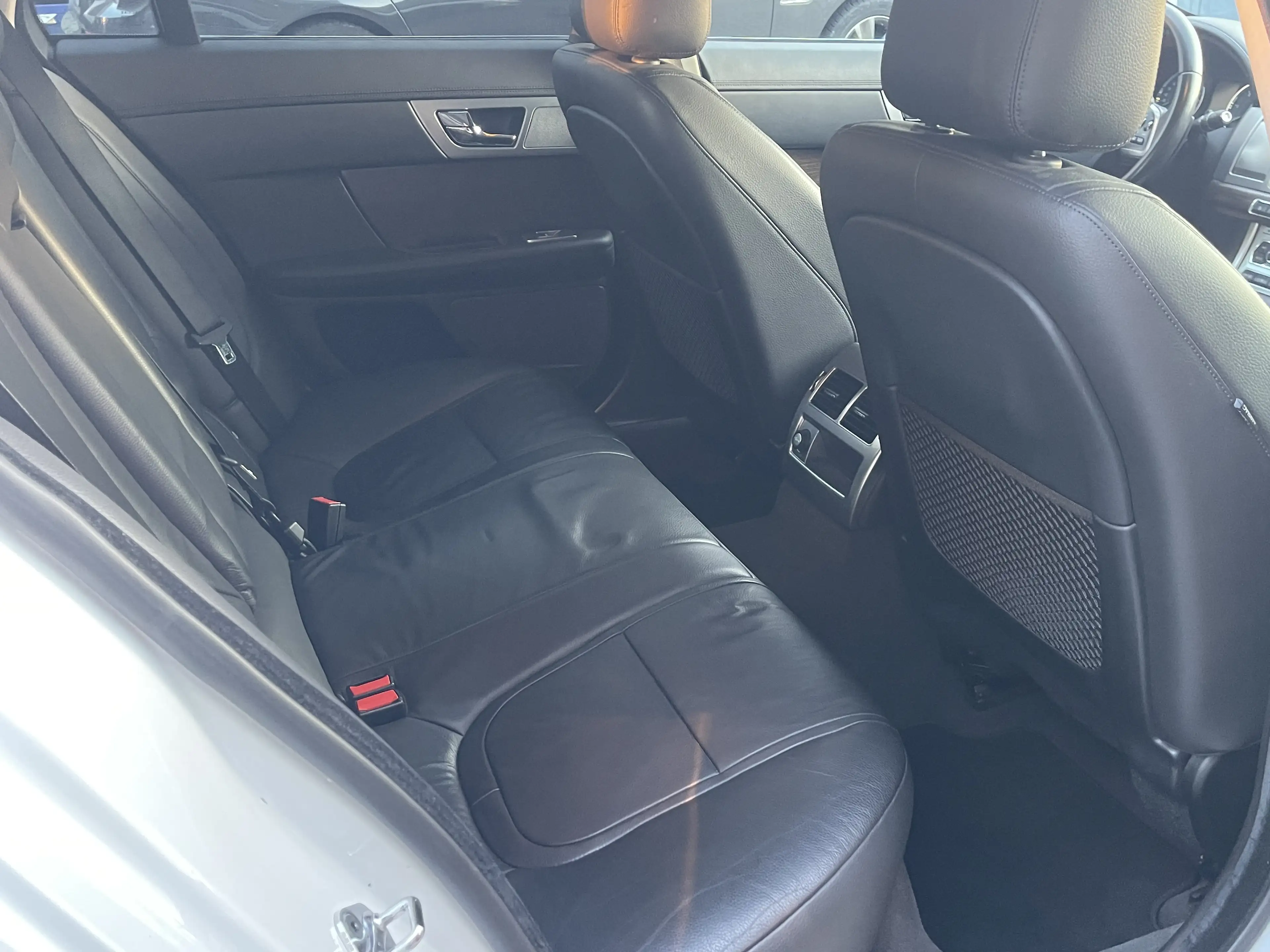 Jaguar XF 3.0 V6 Diesel Sportbrake R-Sport Voll Weiss 2.Hand — photo 5