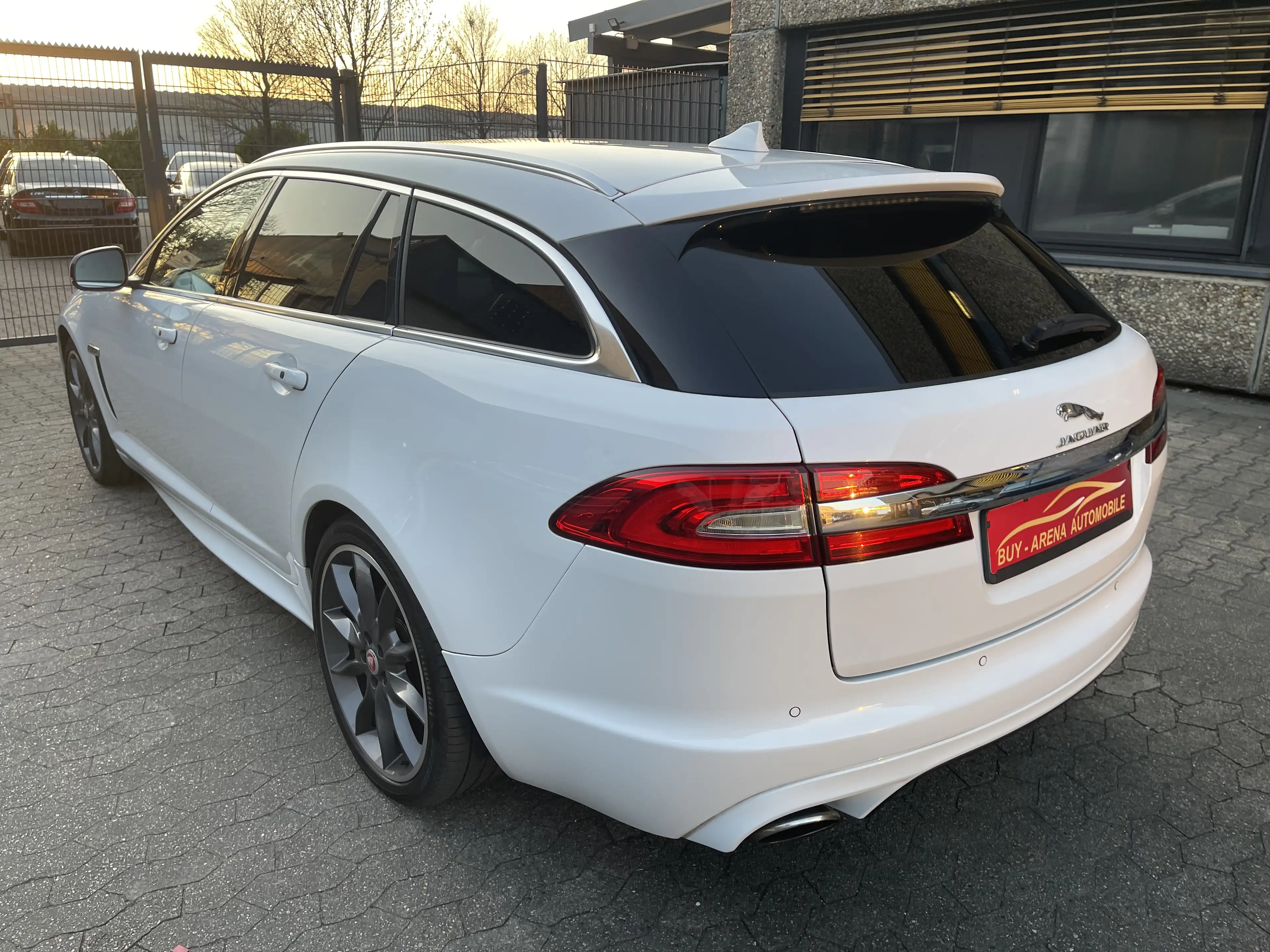 Jaguar XF 3.0 V6 Diesel Sportbrake R-Sport Voll Weiss 2.Hand — photo 4