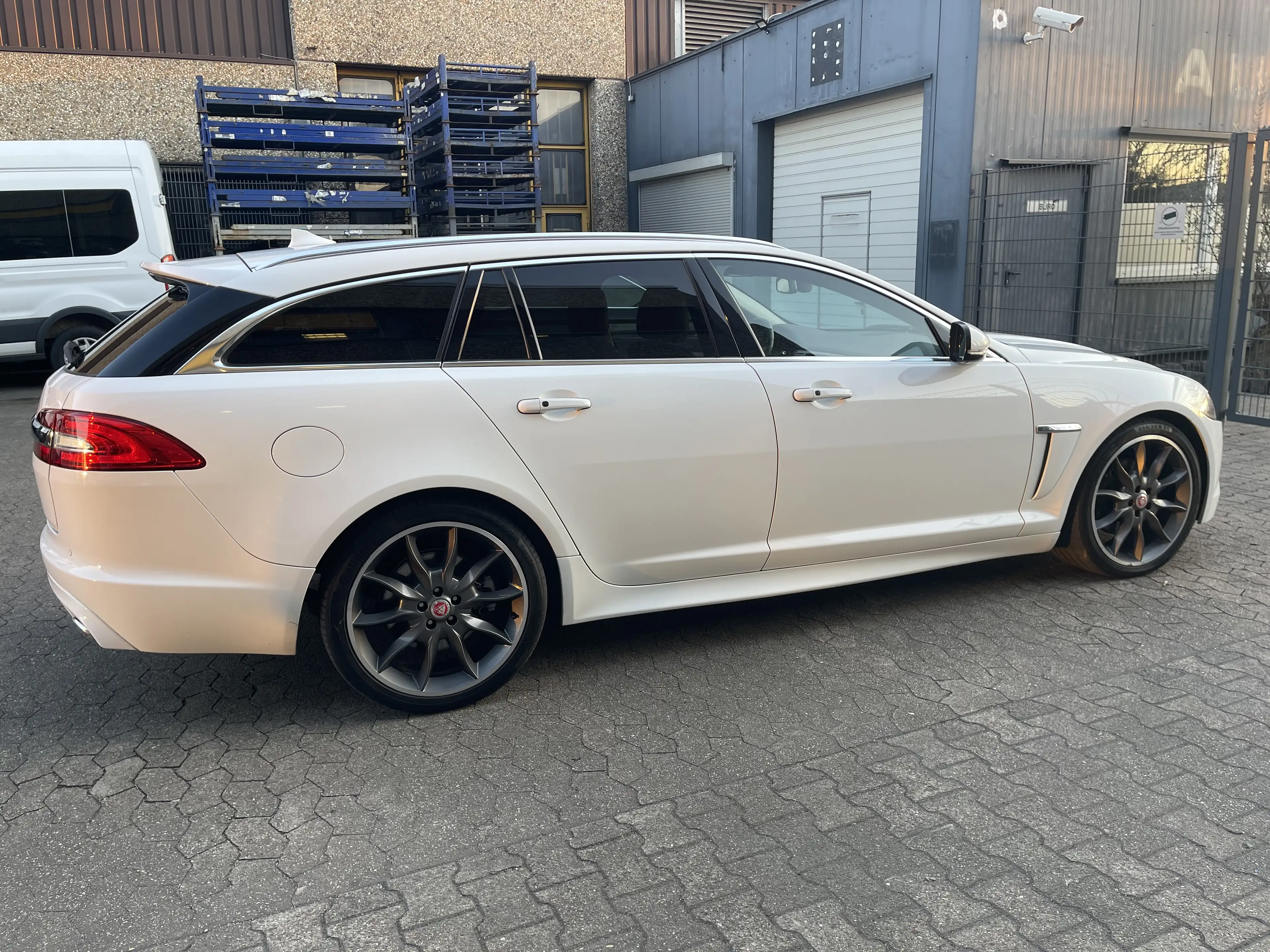 Jaguar XF 3.0 V6 Diesel Sportbrake R-Sport Voll Weiss 2.Hand — photo 13