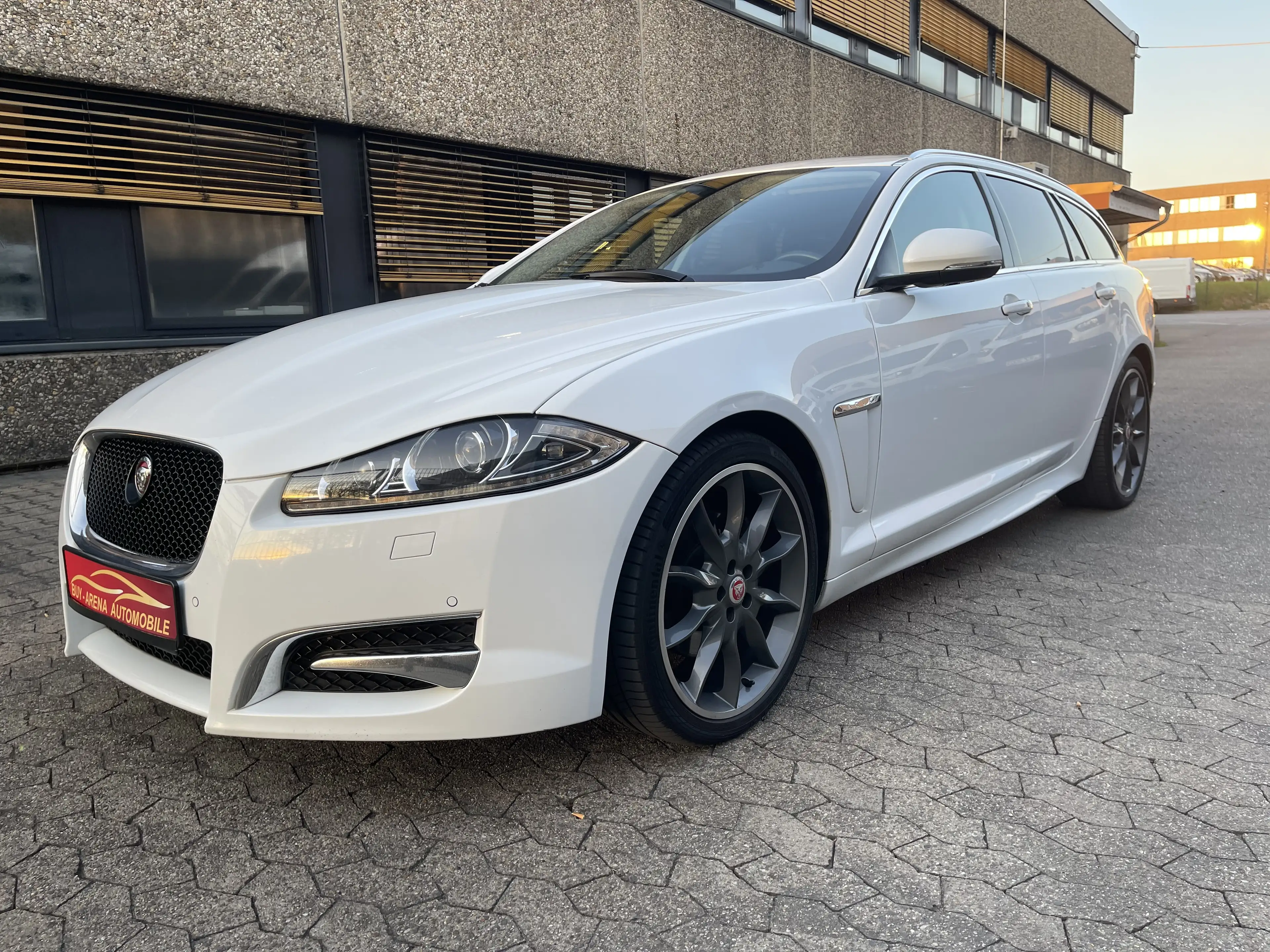 Jaguar XF 3.0 V6 Diesel Sportbrake R-Sport Voll Weiss 2.Hand — photo 3