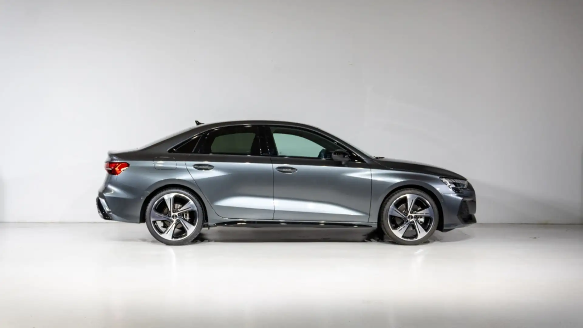 Audi A3 1.5 35 TFSI MHEV S TRONIC S LINE 4P Gris - 2