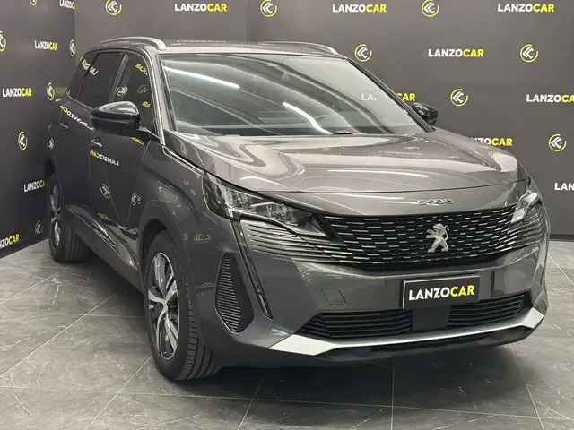 Peugeot 5008 view 3