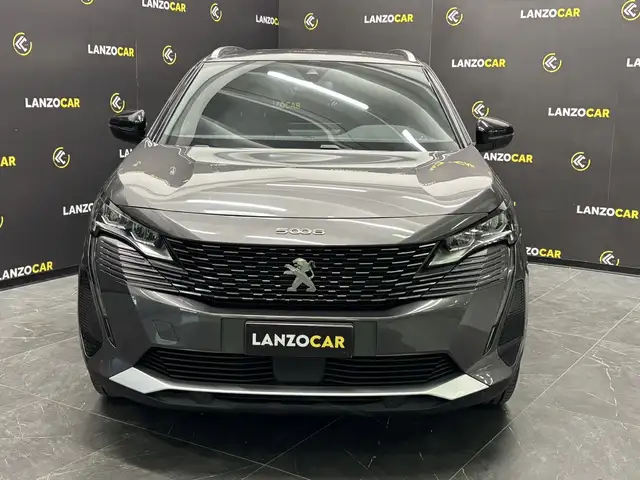 Peugeot 5008 view 2