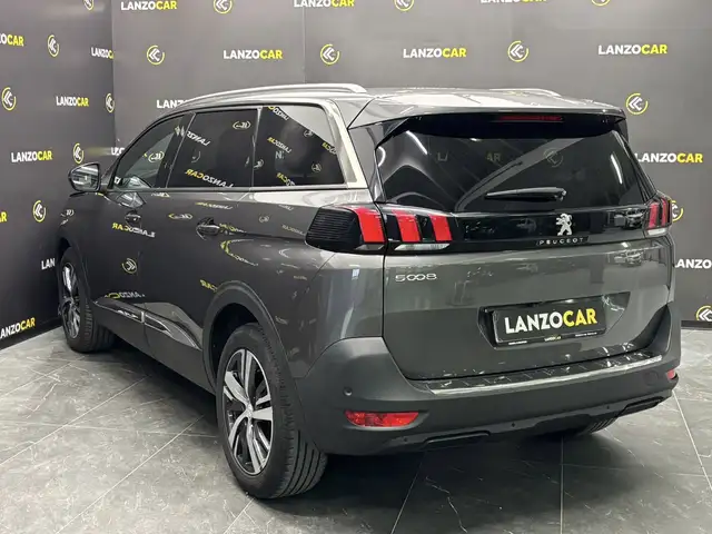 Peugeot 5008 view 6