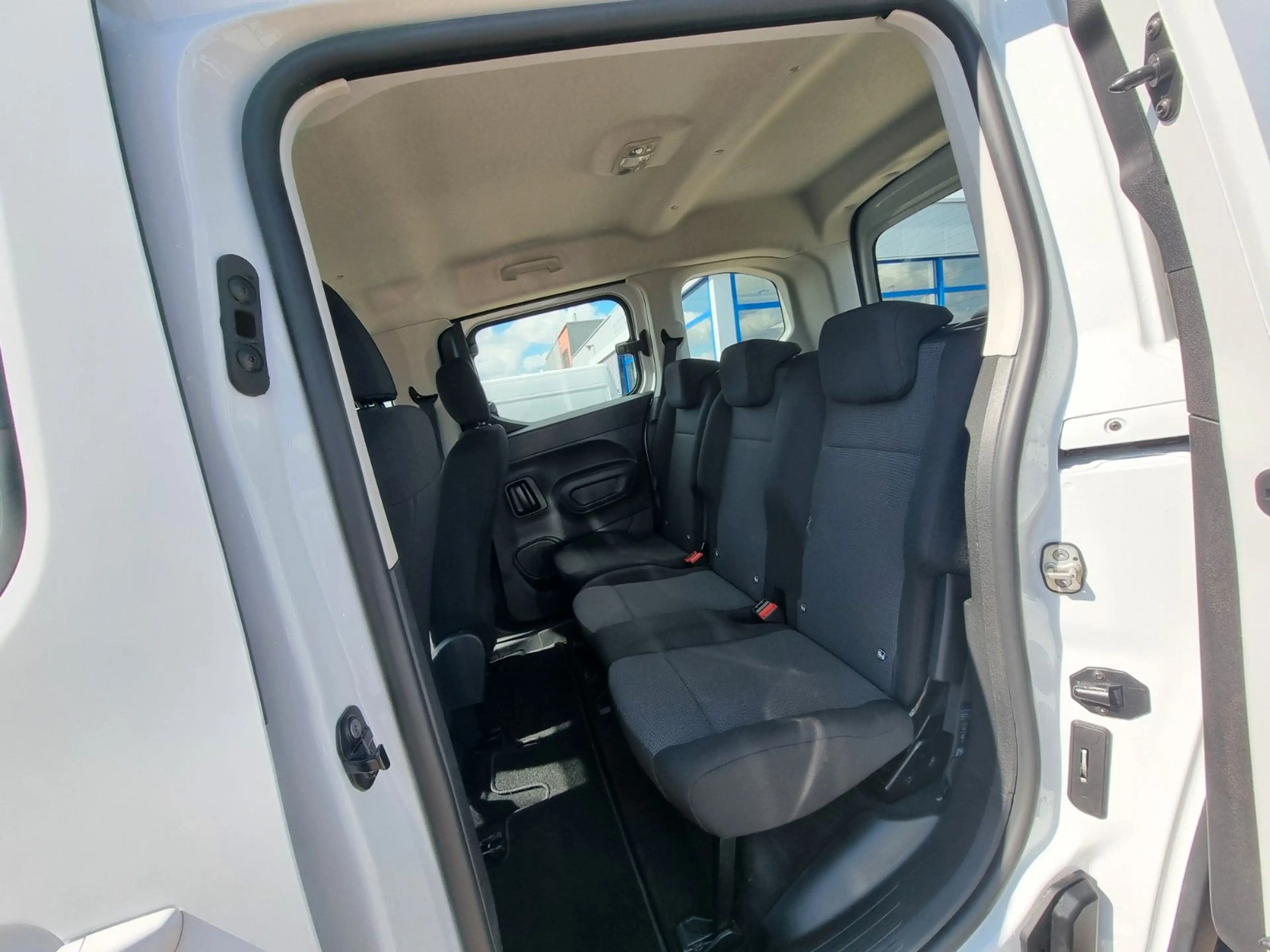 Peugeot e-Rifter Active Pack Elektro *PDC*KLIMA*TEMPOMA — photo 13