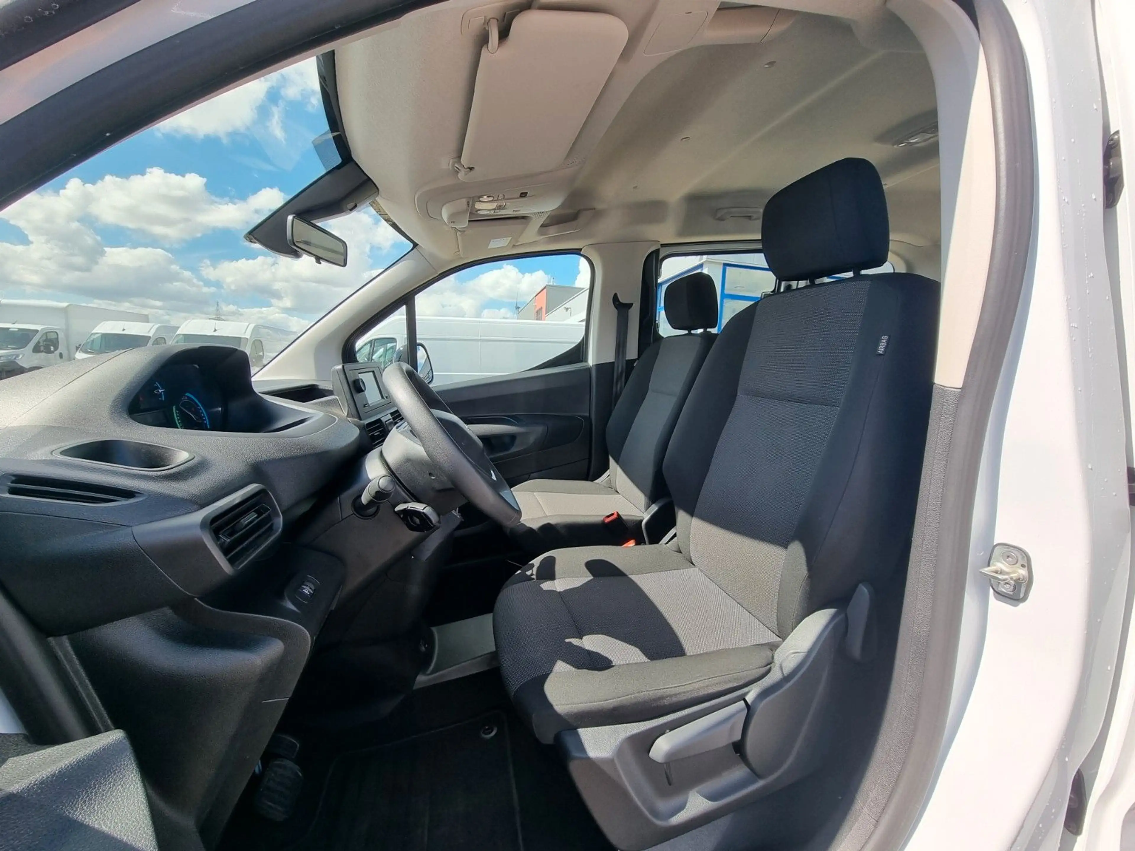 Peugeot e-Rifter Active Pack Elektro *PDC*KLIMA*TEMPOMA — photo 12