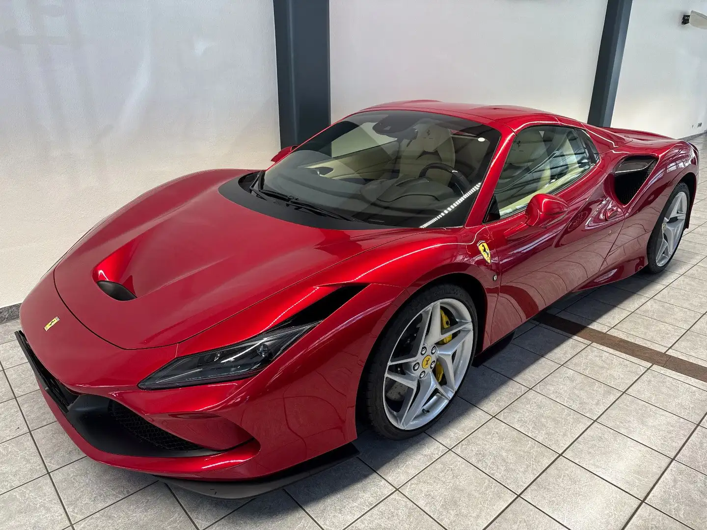 Ferrari F8 Spider Lift Carbon Kam JBL Rojo - 2