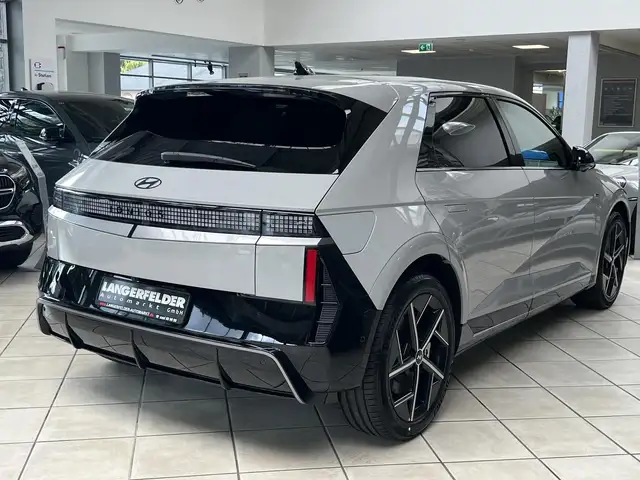 Hyundai Ioniq 5 view 3