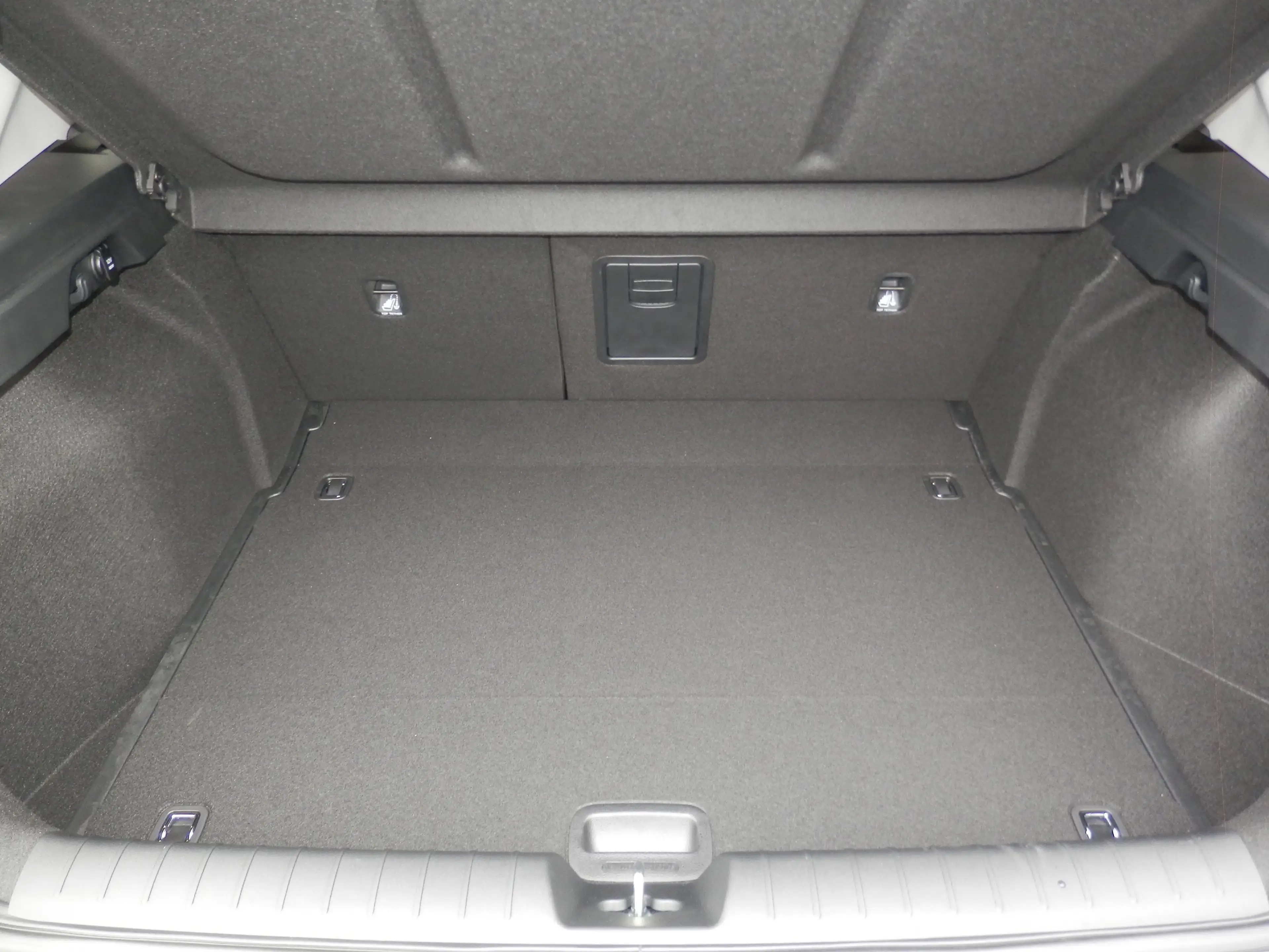 Kia K4 1,0 TGDI 48V Silber — photo 12