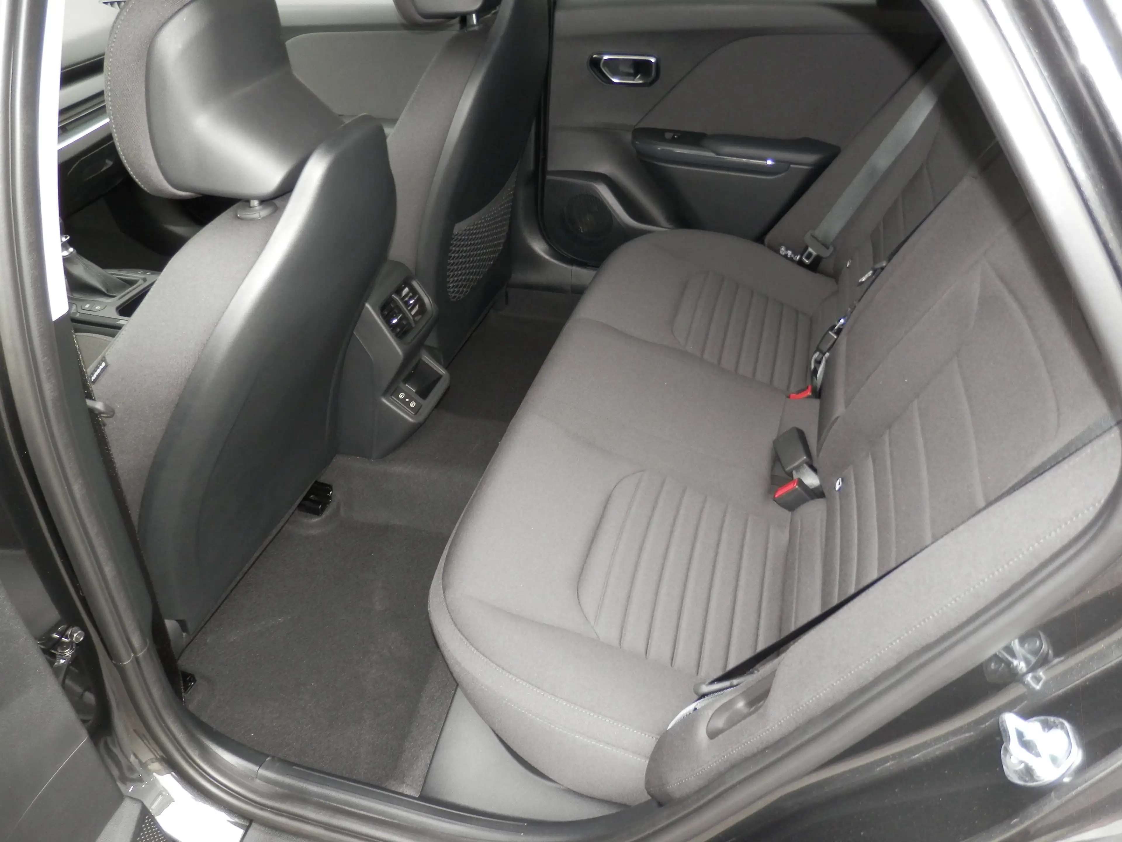 Kia K4 1,0 TGDI 48V Silber — photo 11
