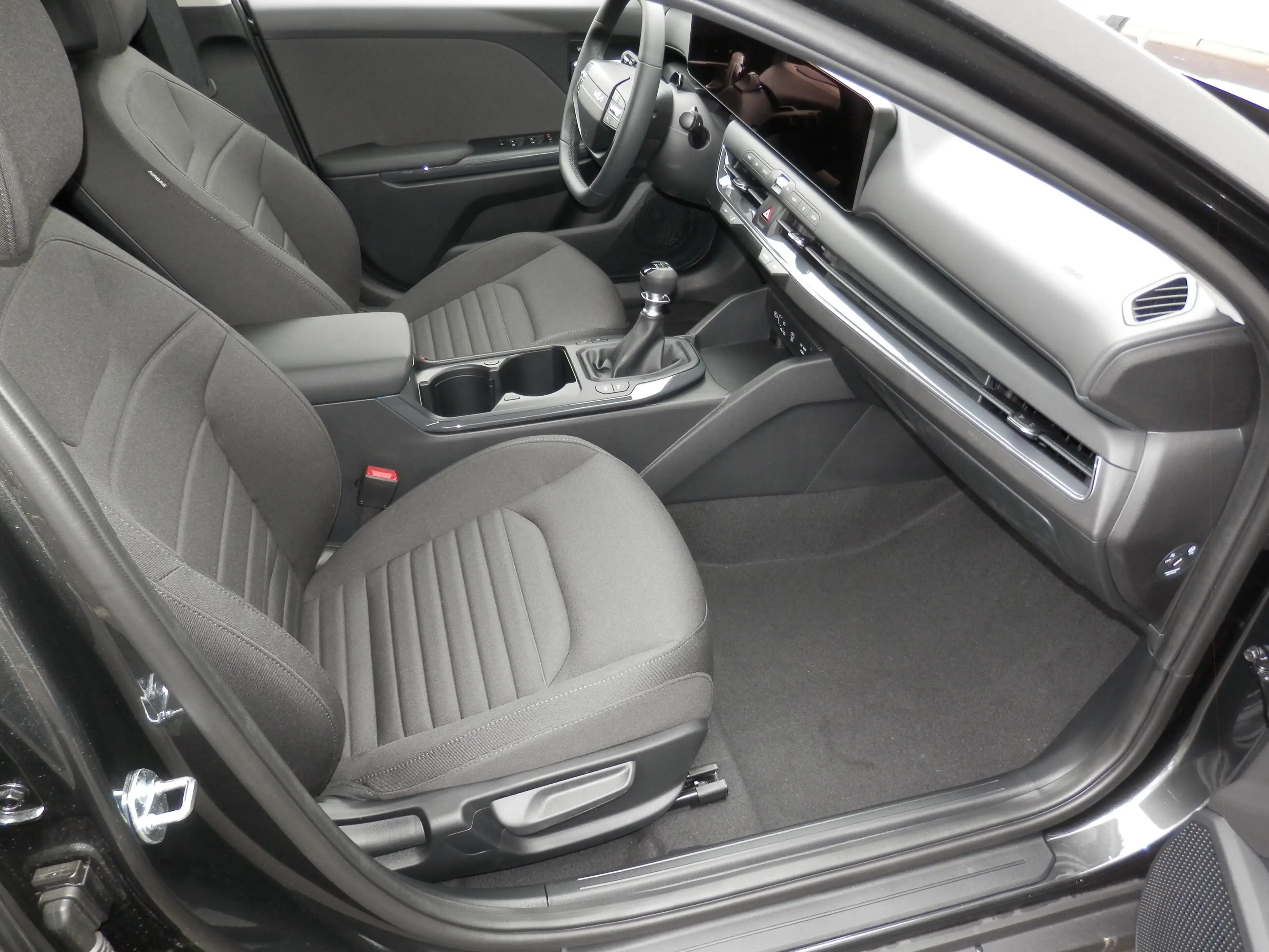 Kia K4 1,0 TGDI 48V Silber — photo 10