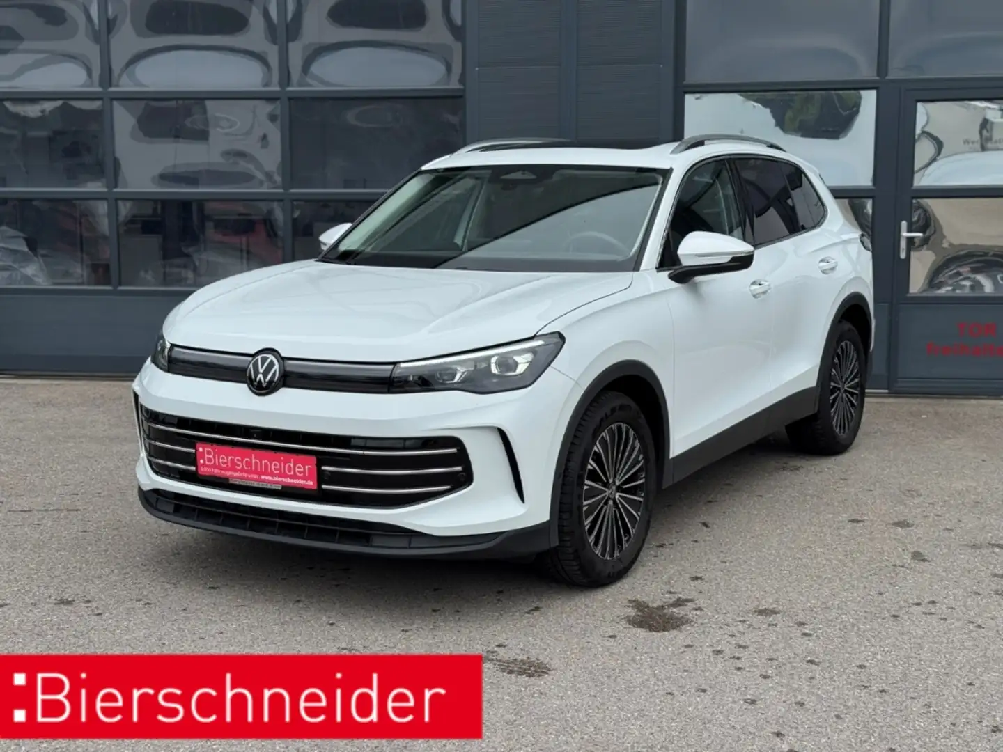 Volkswagen Tiguan 1.5 eTSI DSG Elegance IQ.LIGHT NAVI PANO HUD 360° Weiß - 1
