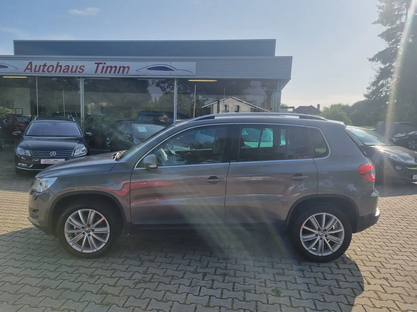 Volkswagen Tiguan 2.0 TDI DPF 4Motion DSG Team Grau - 2