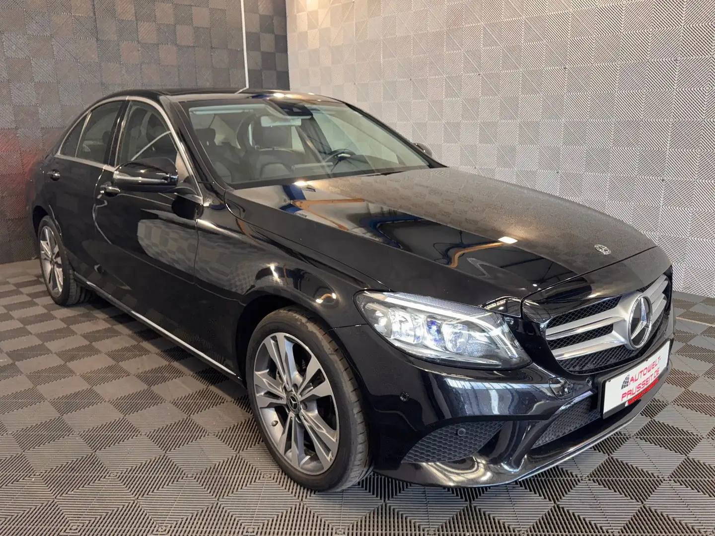 Mercedes-Benz C 300 d Lim*BURMESTER*R.KAM-ACC-PANO-TOT.W-MEMORY Schwarz - 1