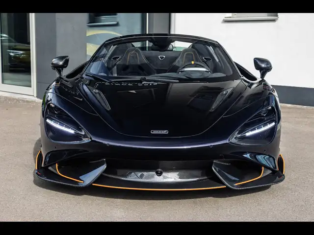 McLaren 765LT Spider view 5