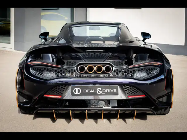 McLaren 765LT Spider view 4
