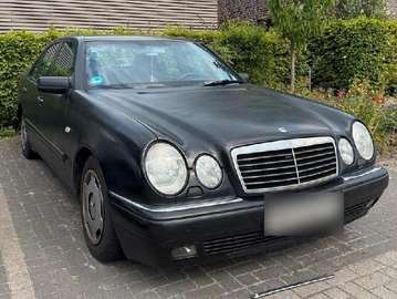 Daimler-Benz E230 W210