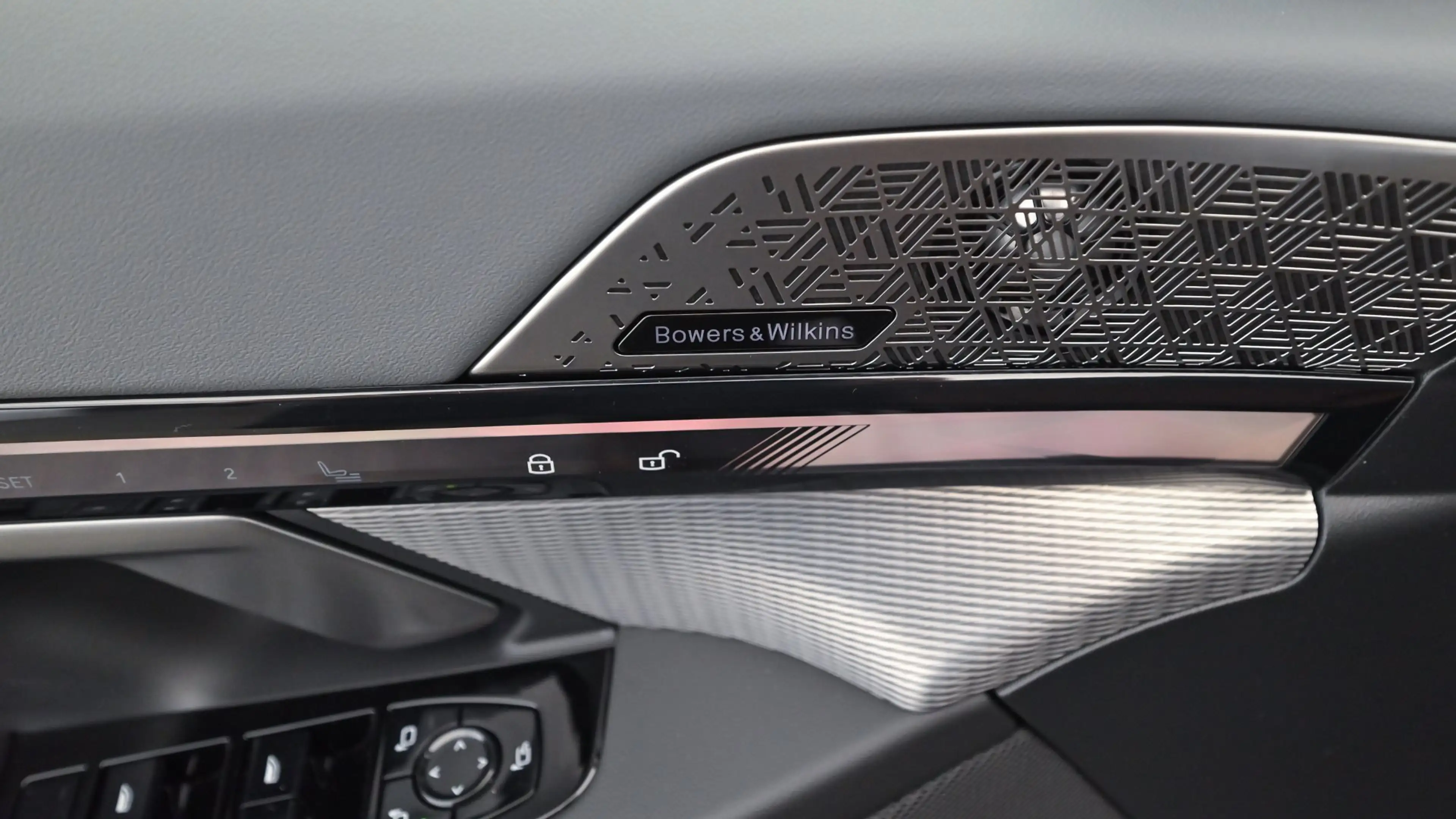 BMW i5 xDrive40 — photo 13