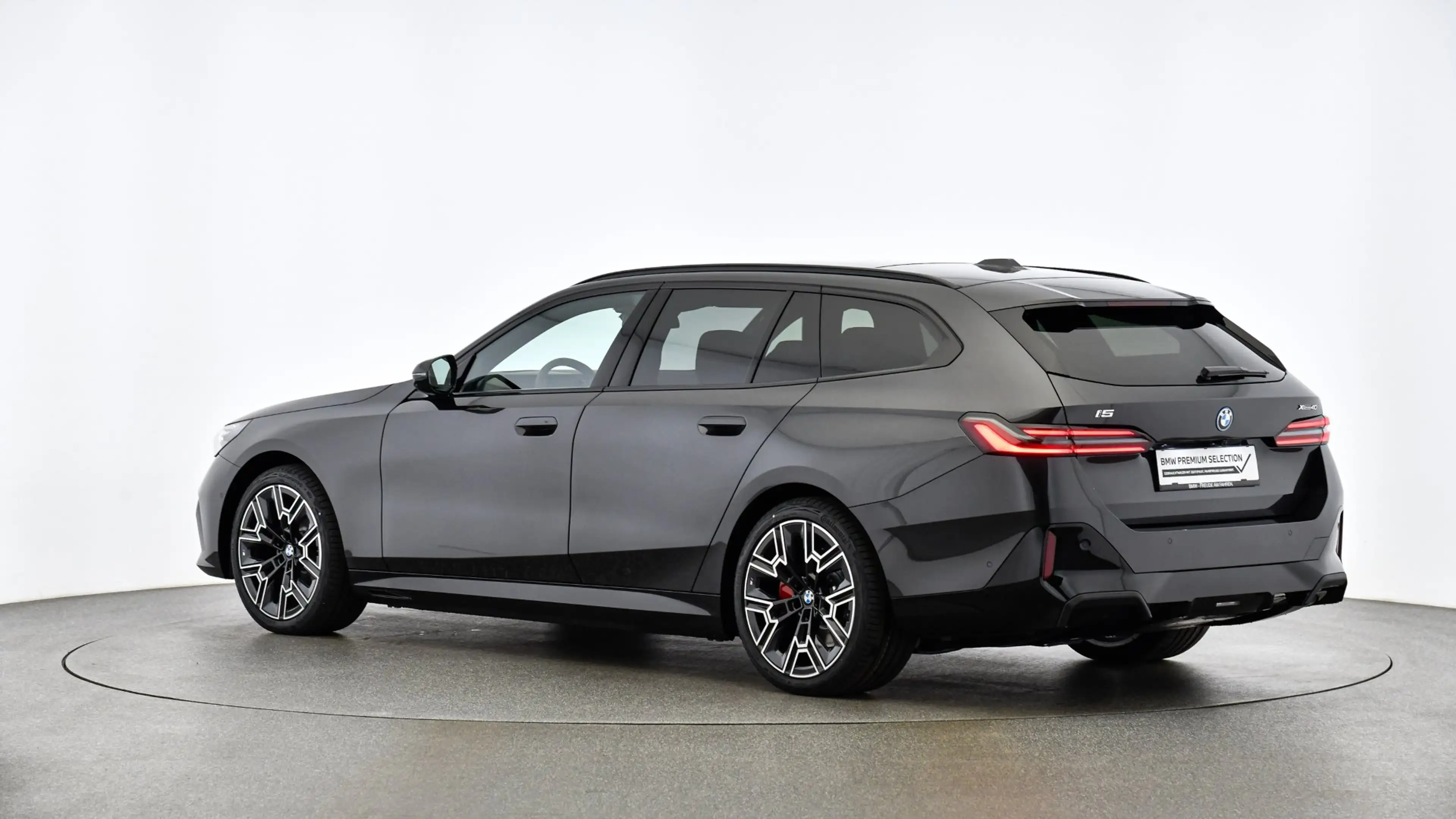 BMW i5 xDrive40 — photo 2