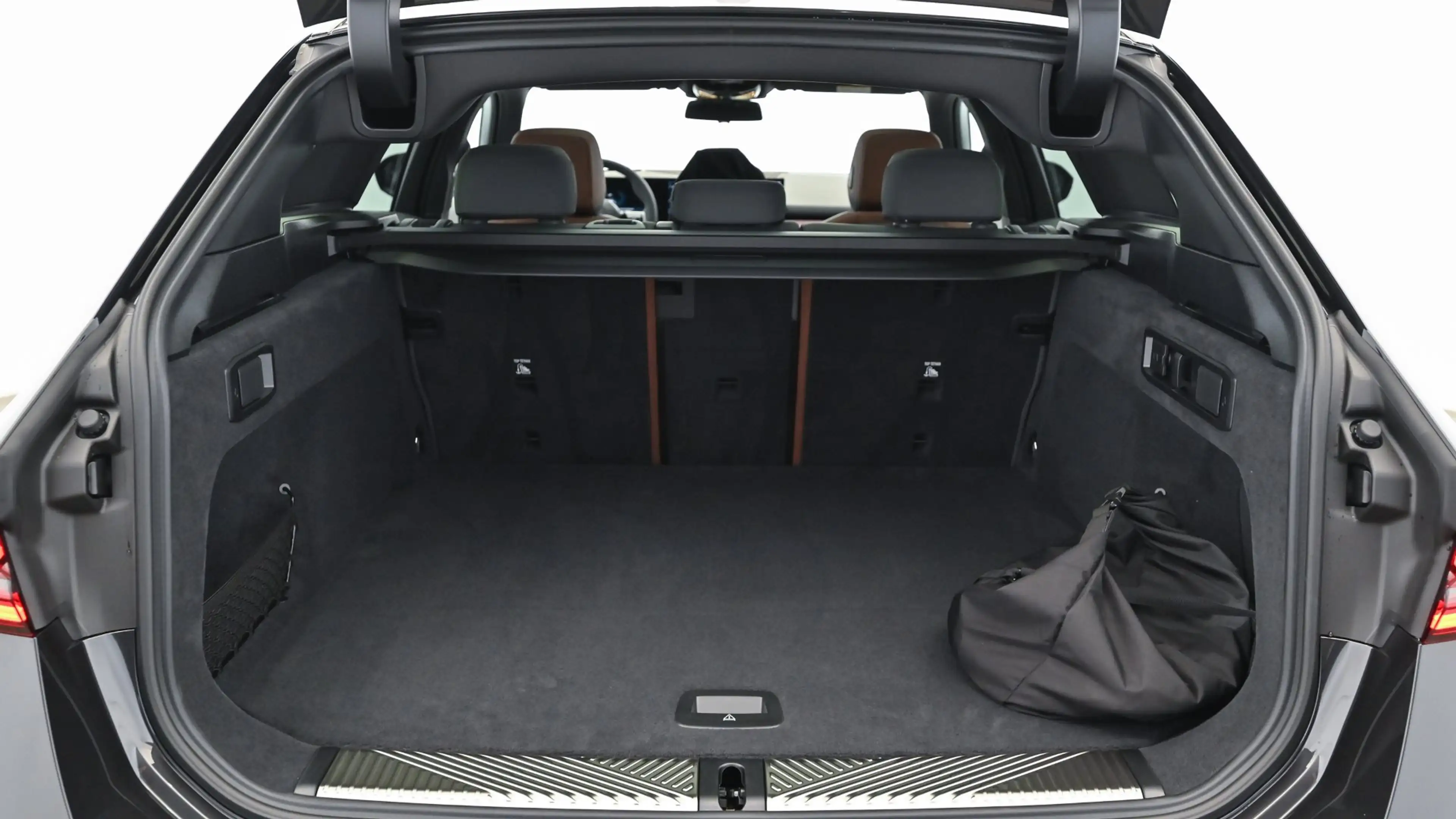 BMW i5 xDrive40 — photo 6