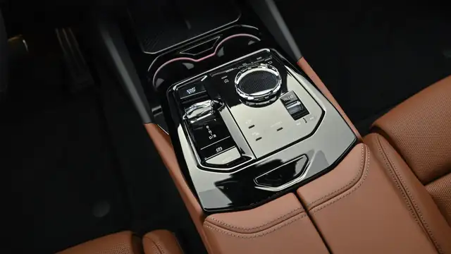 BMW i5 xDrive40 Ansicht 12