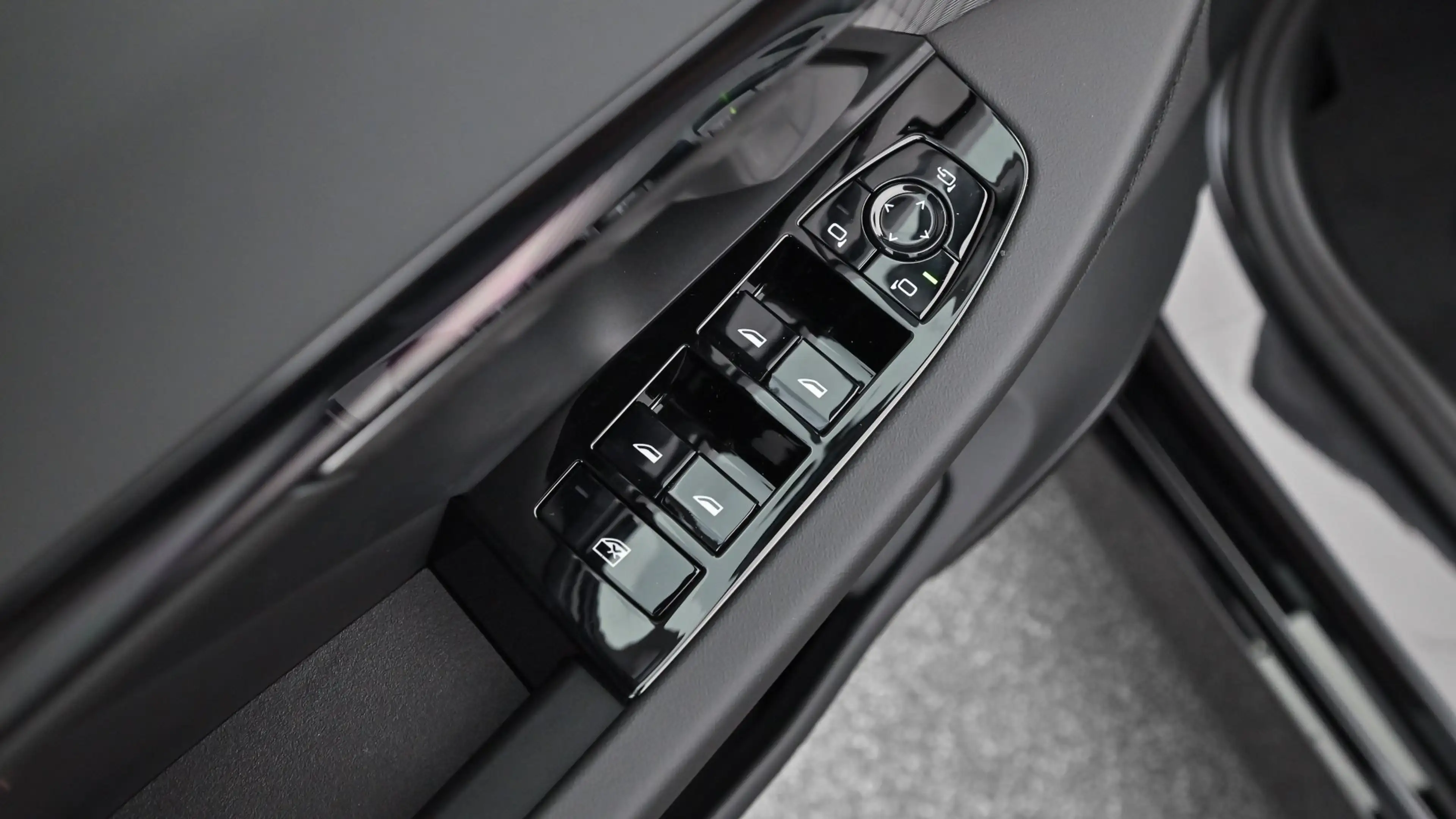 BMW i5 xDrive40 — photo 14