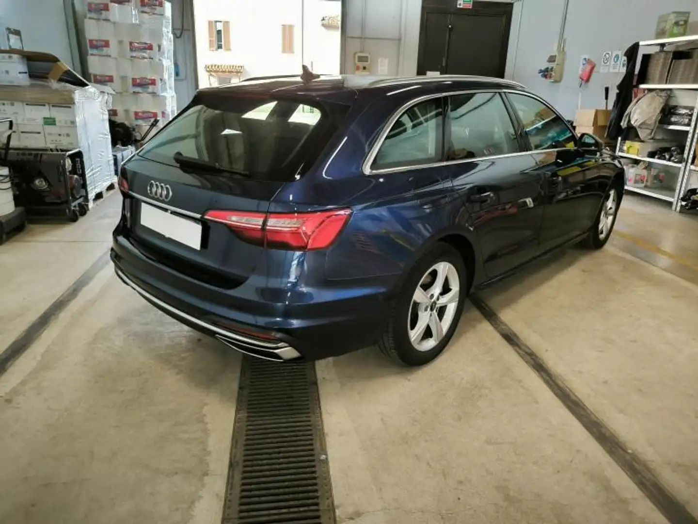 Audi A4 Avant 40 2.0 tdi mhev Advanced 204cv s-tronic Bleu - 2