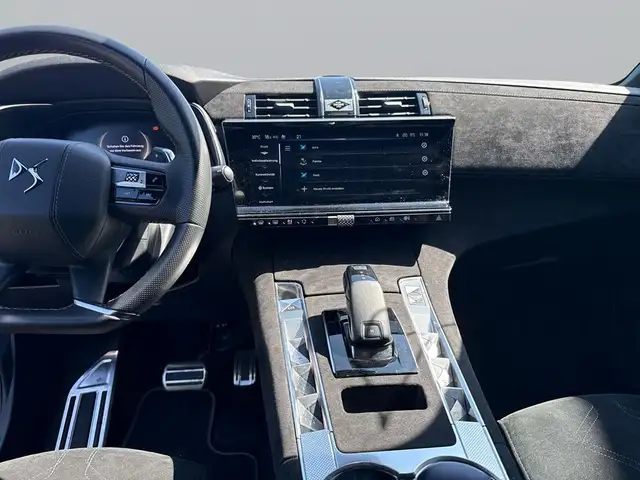 DS Automobiles DS 7 view 12