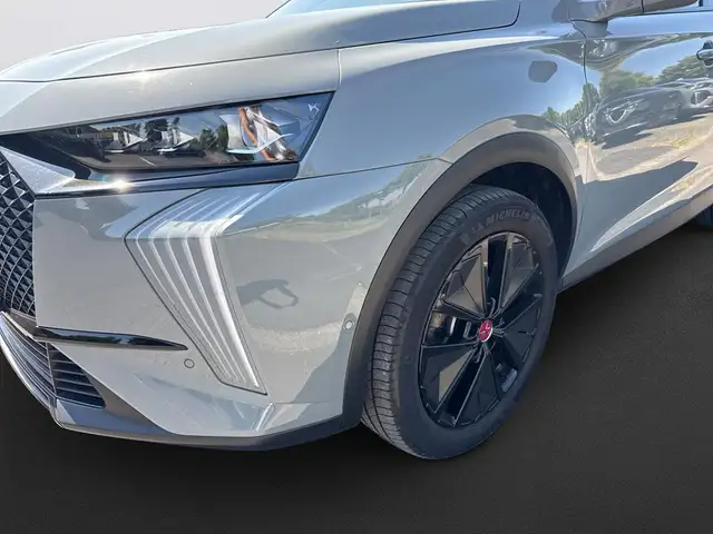 DS Automobiles DS 7 view 11
