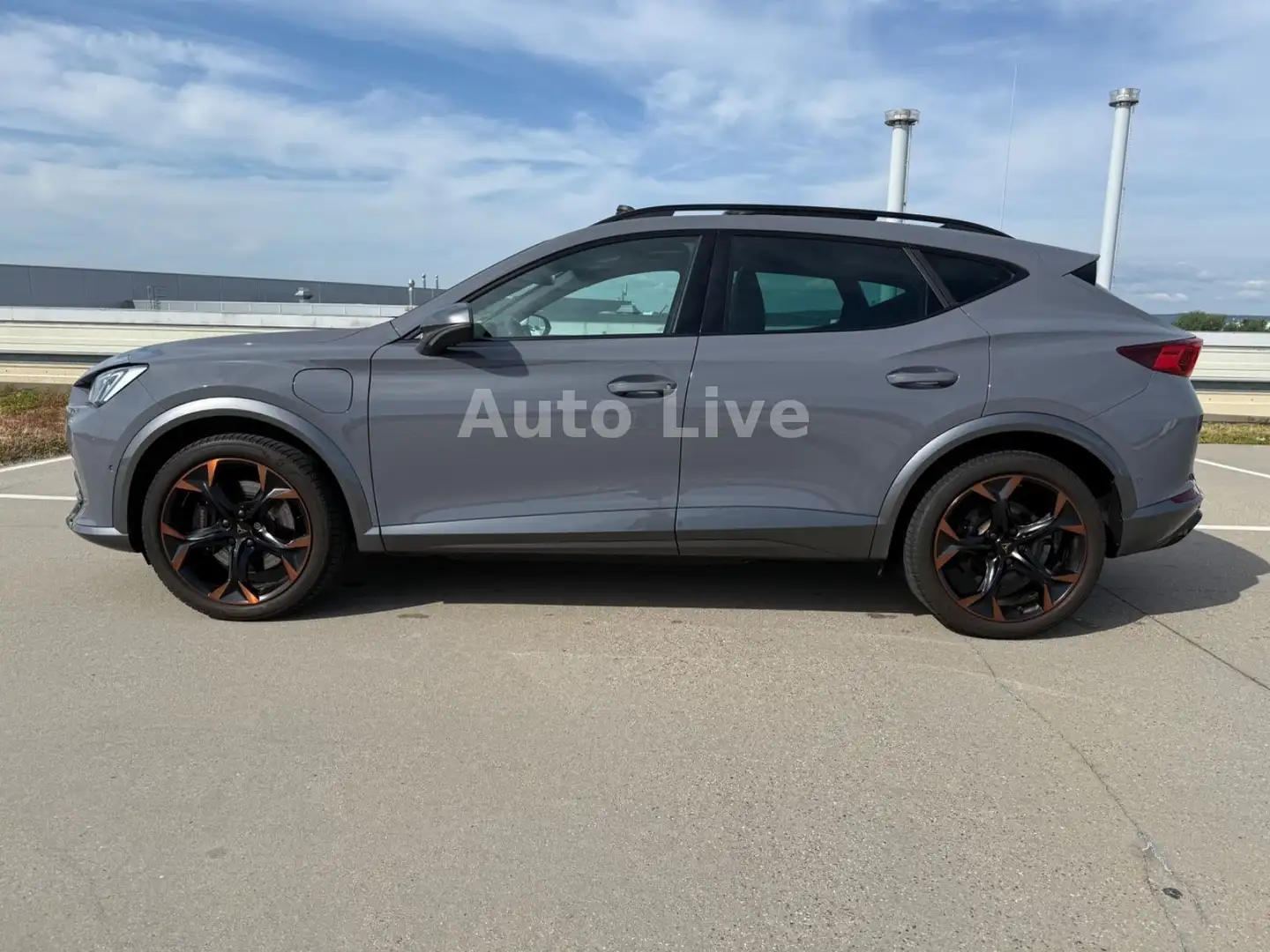 CUPRA Formentor 1.4 e-HYBRID*VZ*DSG*PANO*VIR*360*VOL Grau - 2