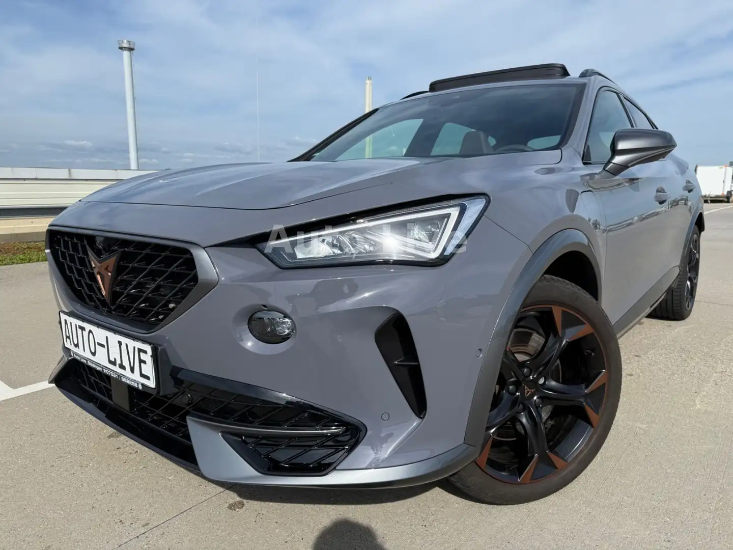 CUPRA Formentor 1.4 e-HYBRID*VZ*DSG*PANO*VIR*360*VOL Grau - 1