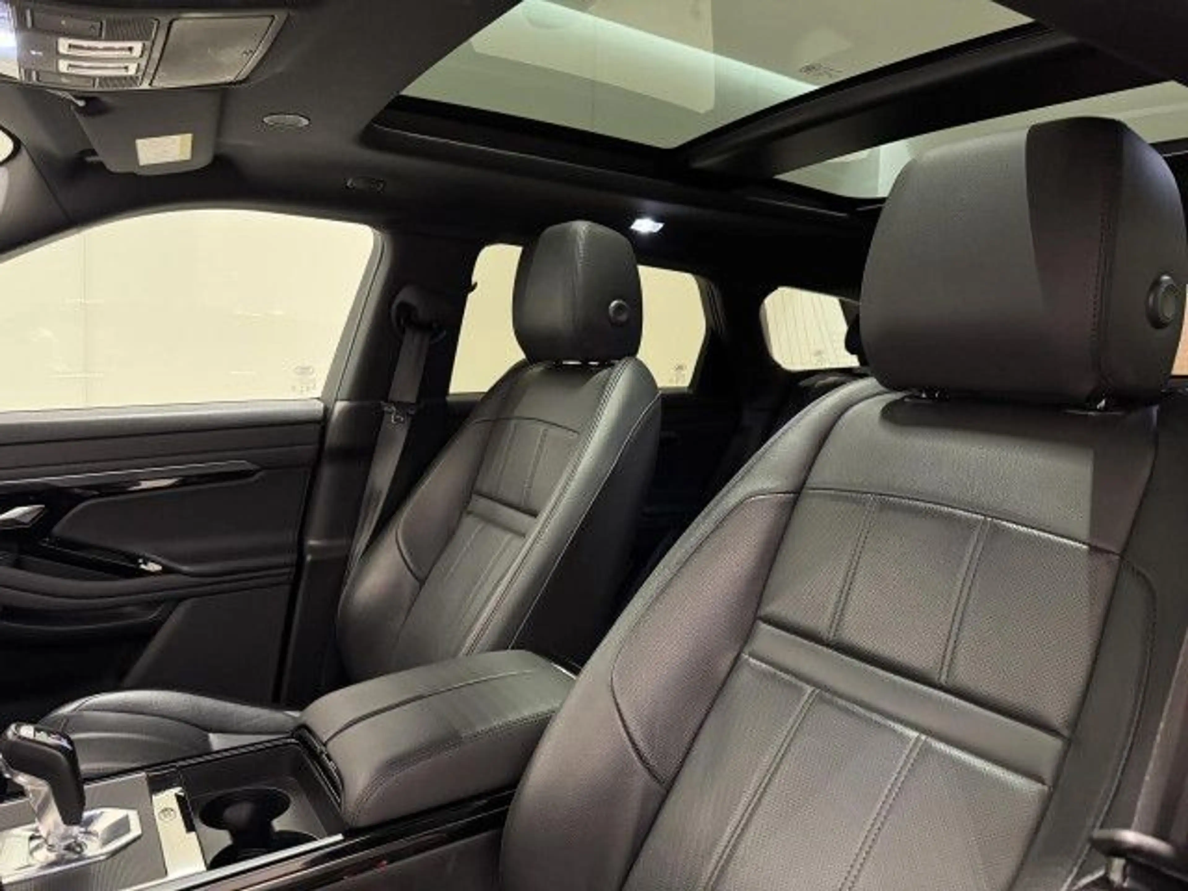 Land Rover Range Rover Evoque P300e R-Dyn. S Black Pack Pano — photo 14