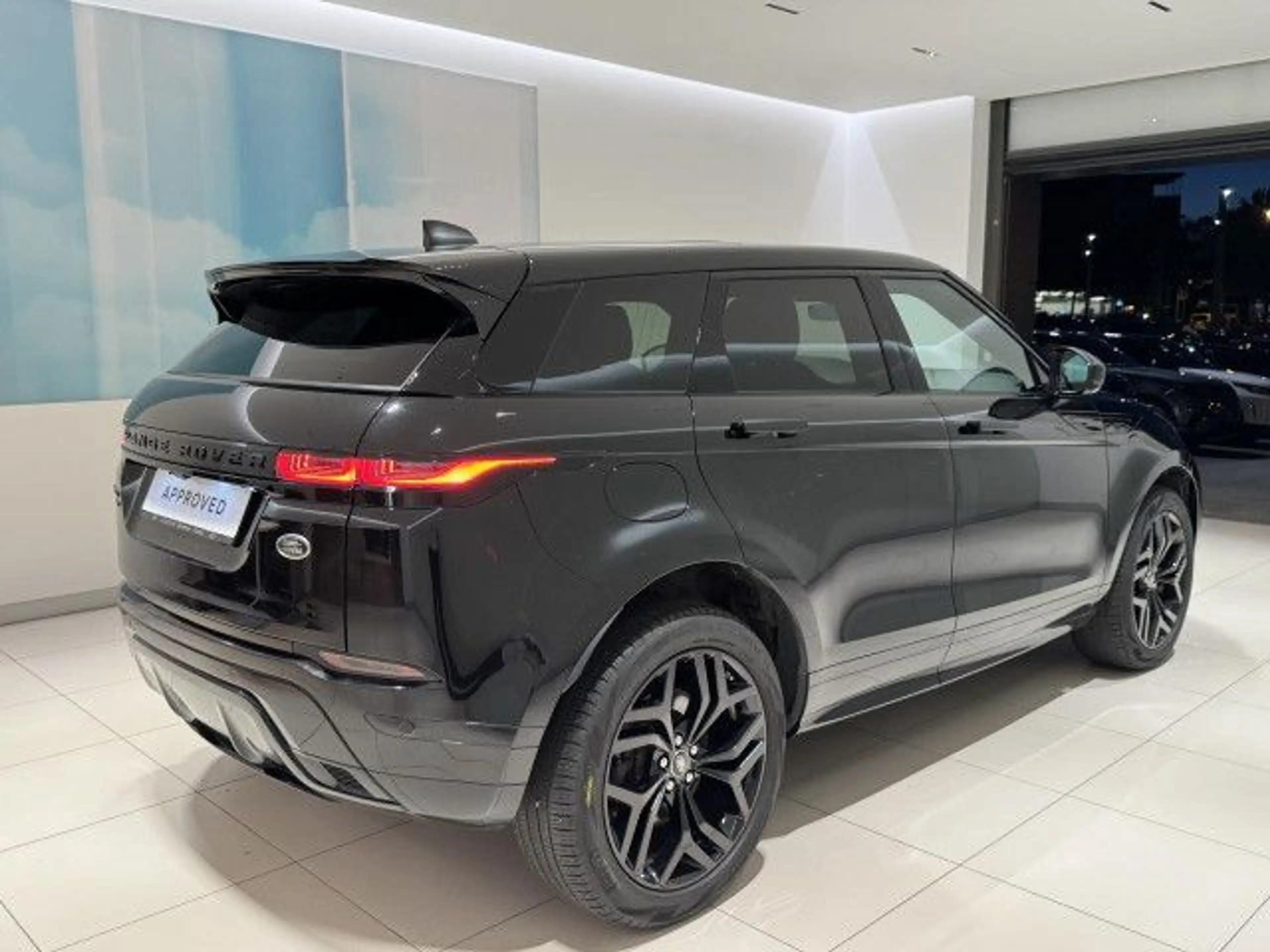 Land Rover Range Rover Evoque P300e R-Dyn. S Black Pack Pano — photo 3