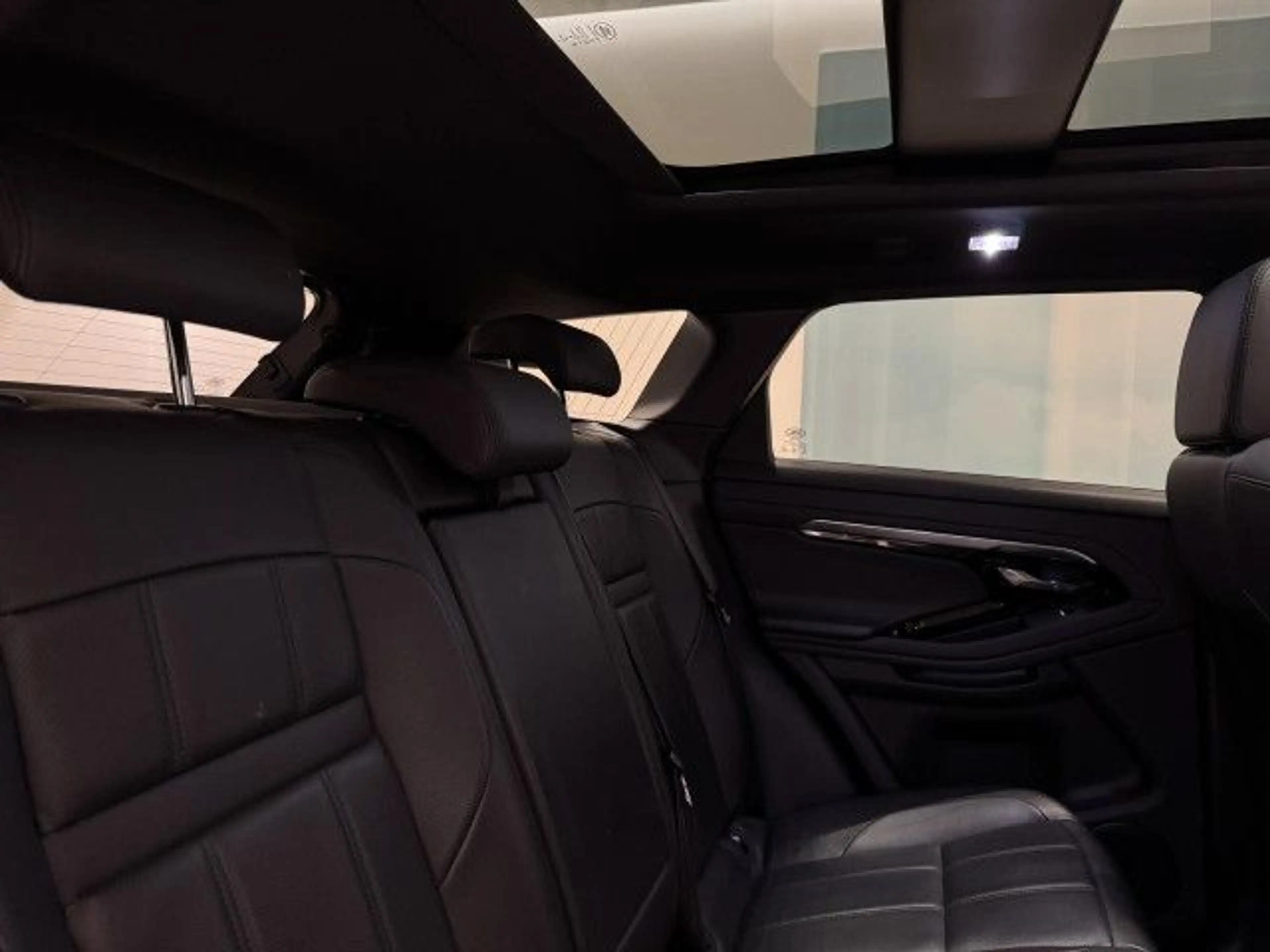 Land Rover Range Rover Evoque P300e R-Dyn. S Black Pack Pano — photo 6