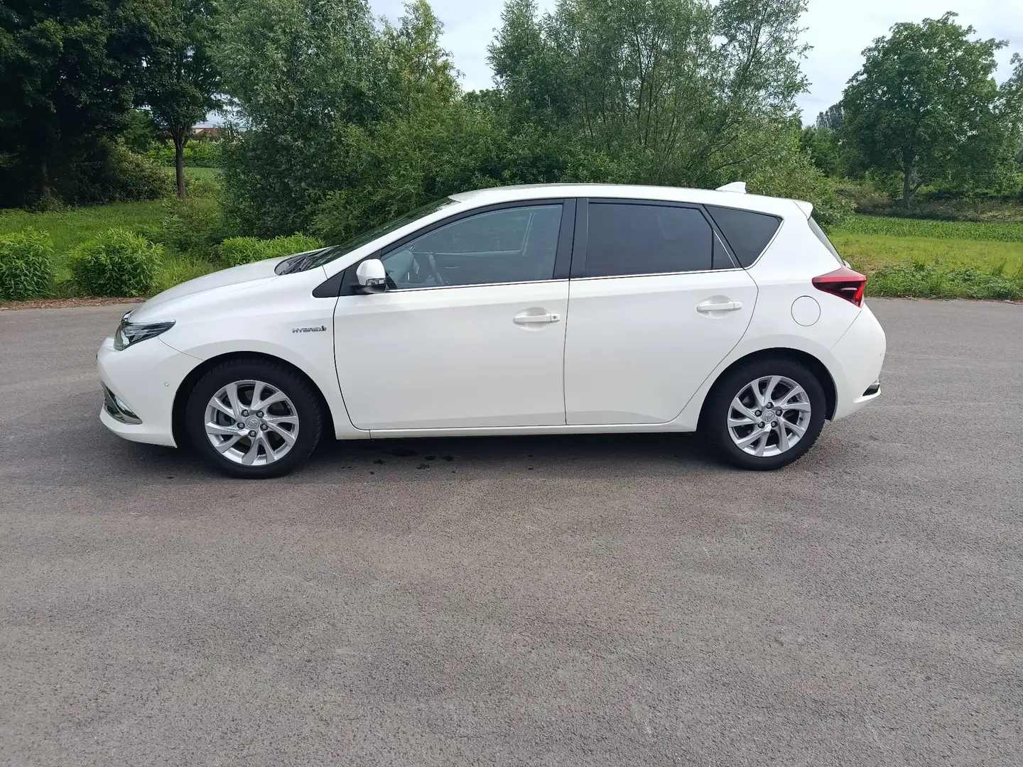 Toyota Auris Hybrid Executive Weiß - 2