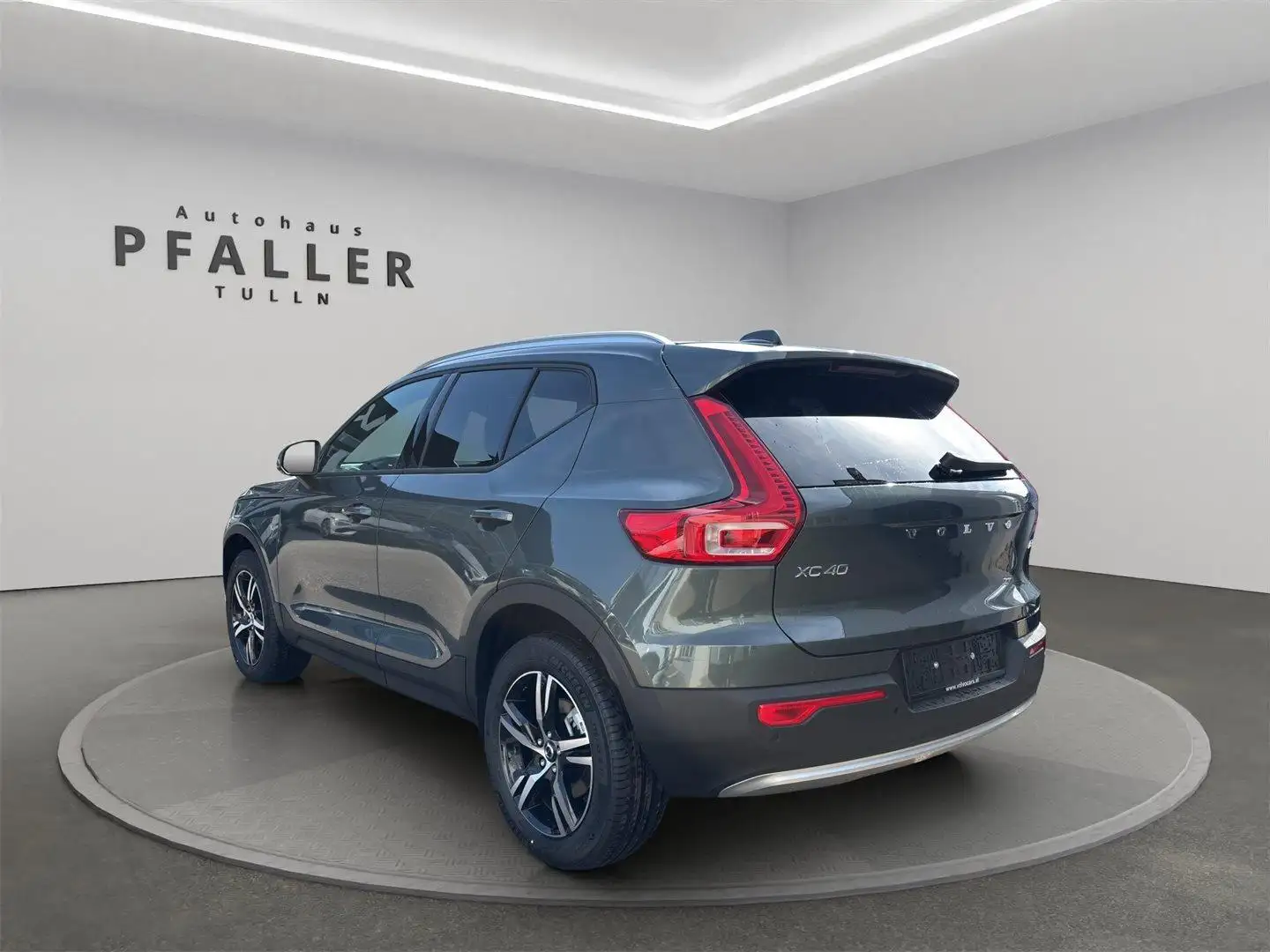 Volvo XC40 B3 Core AT 4LIFE - 2
