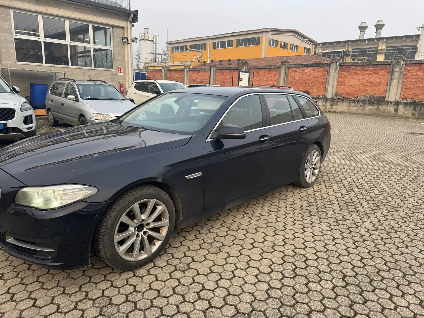 BMW 520 520d Touring xdrive LUXURY 190cv auto EURO 6 Grigio - 2