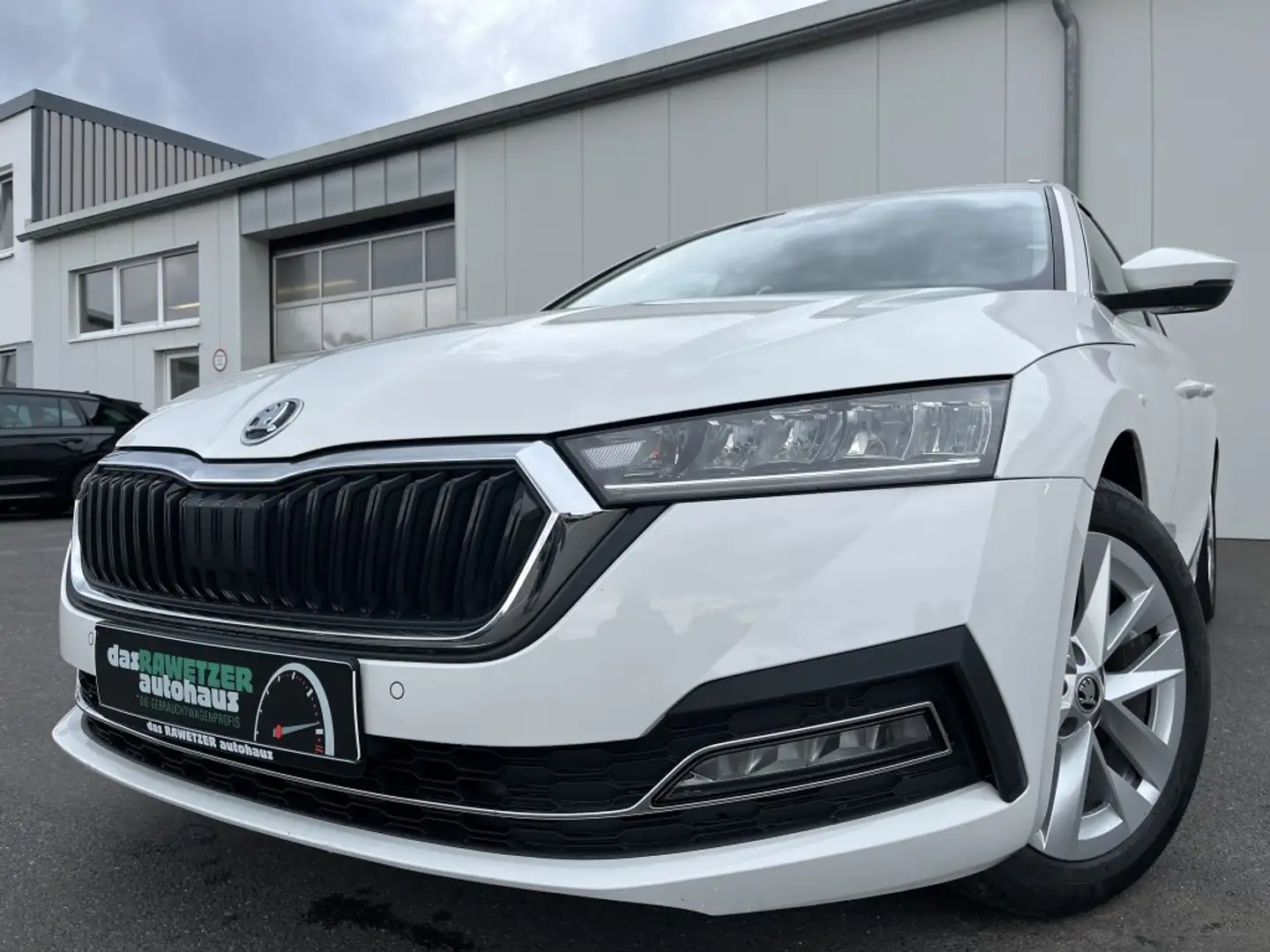 Skoda Octavia Combi 2.0 TDI DSG Style 116€ m. 20% Anzahlung He Bianco - 1
