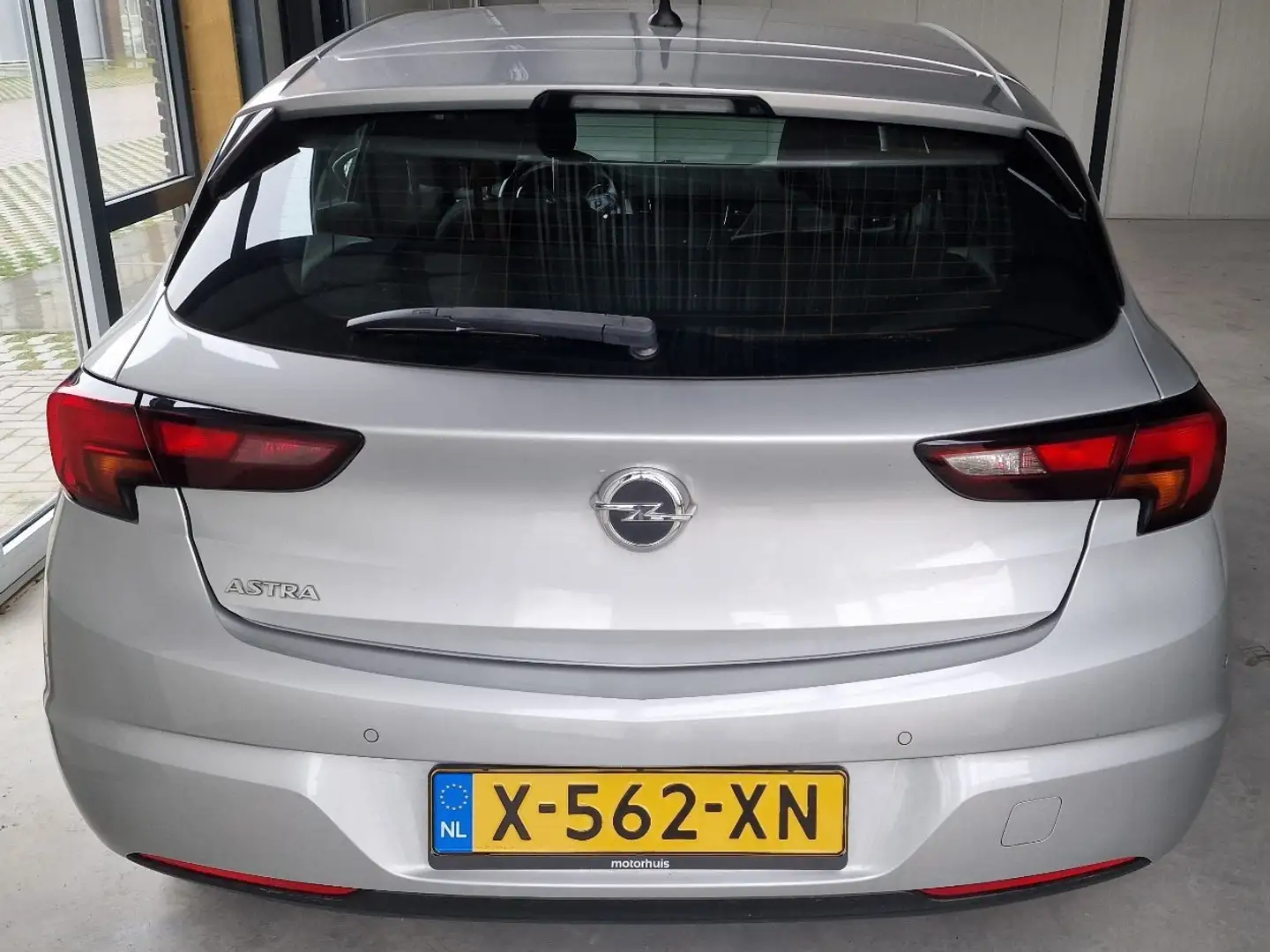 Opel Astra 1.6 CDTI Innovation, NL auto, ex-defensie Grijs - 2