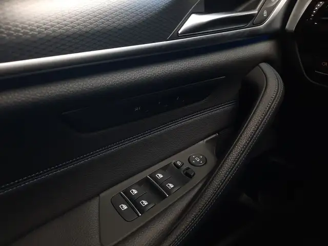 BMW 5 Series view 15