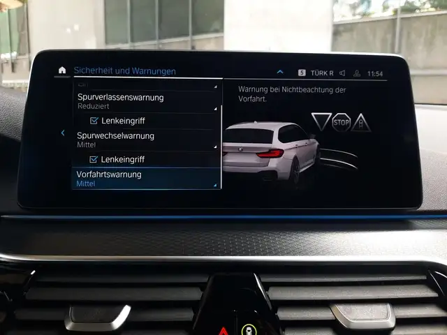 BMW 5 Series view 29