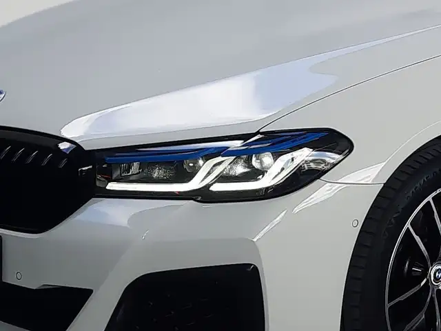 BMW 5 Series view 9