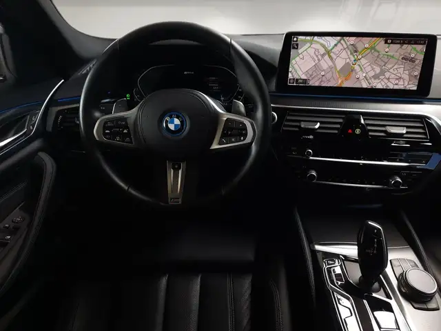 BMW 5 Series view 19