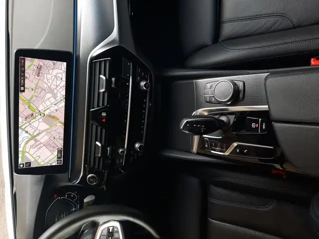BMW 5 Series view 24