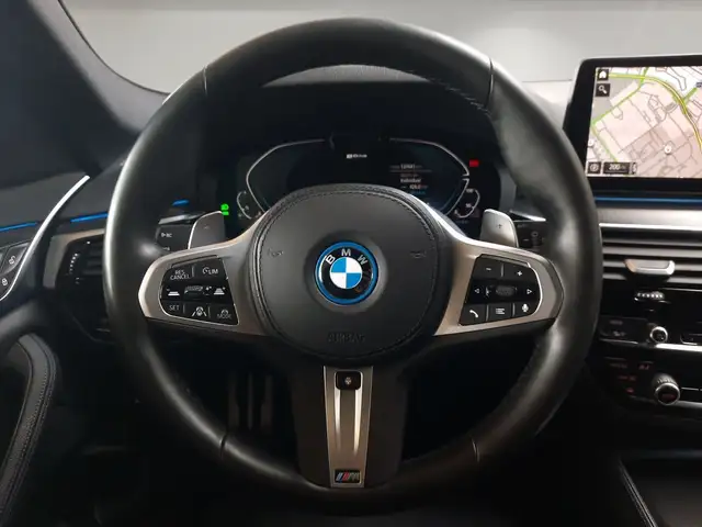 BMW 5 Series view 21